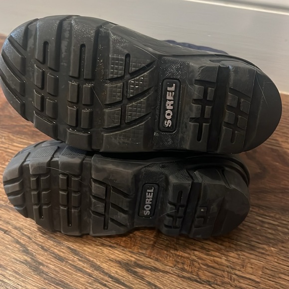 Sorel Snow Boots Youth size 11 - Picture 9 of 11